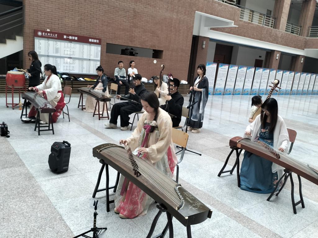 絲竹和鳴書墨韻 霓裳翩躚奏華章——我校第二屆華音民樂(lè)節(jié)成功舉辦